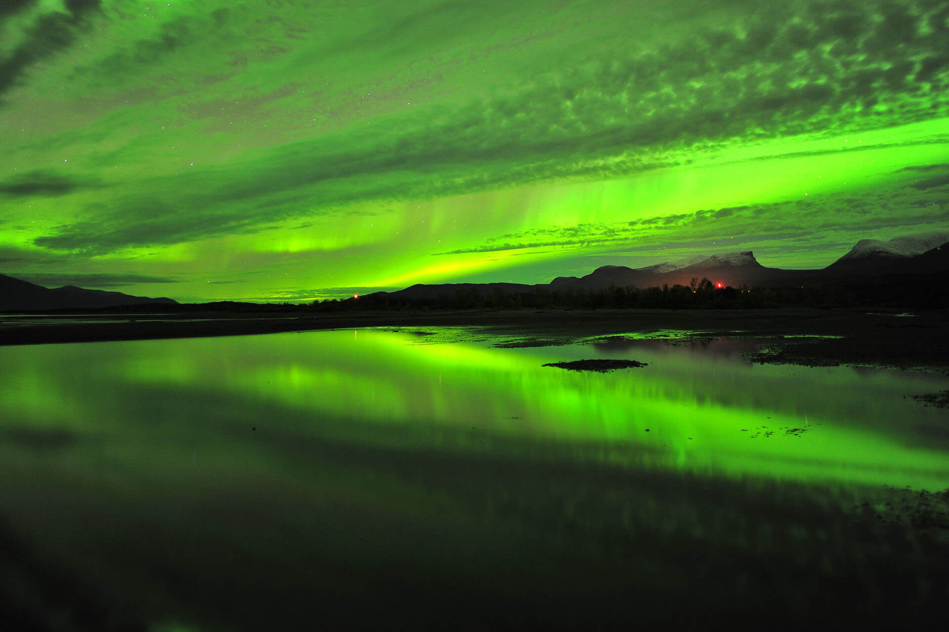 Autumn Abisko Aurora Chase - Lights over Lapland AB